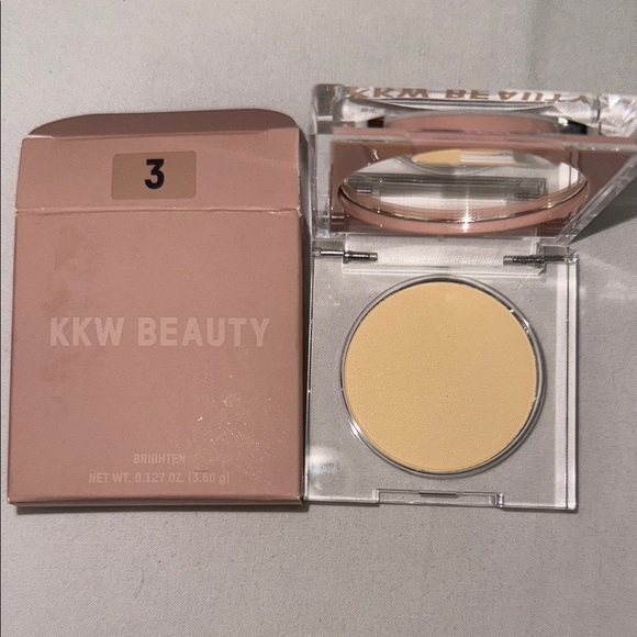 KKW Beauty Brightening Powder - shade 3 - Picture 1 of 3